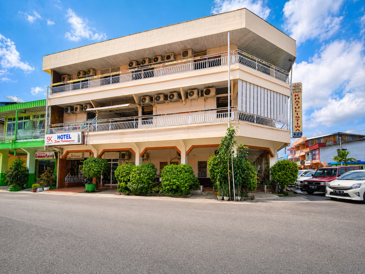 Bangunan Hotel Sinar Khatulistiwa